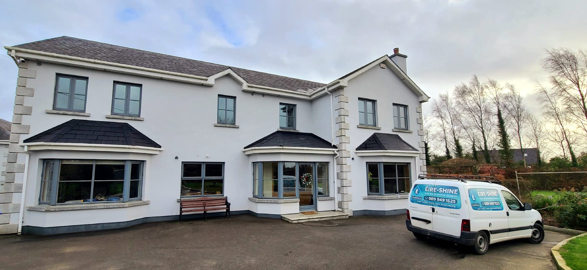 ÉireShine exterior cleaning result on a country home